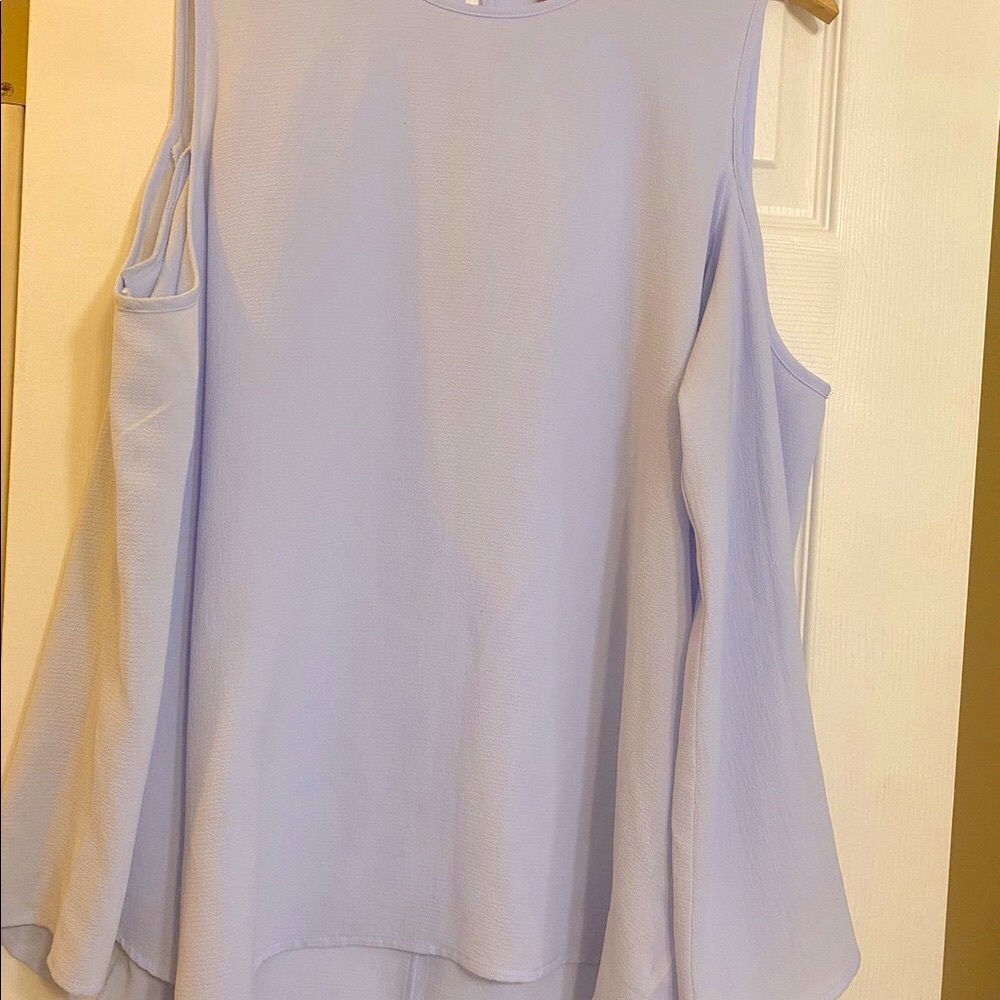 Vince Camuto Light Blue Top - Picture 2 of 8
